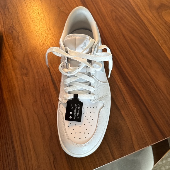 BRAND NEW NIKE GOLF SHOES - Picture 3 of 6